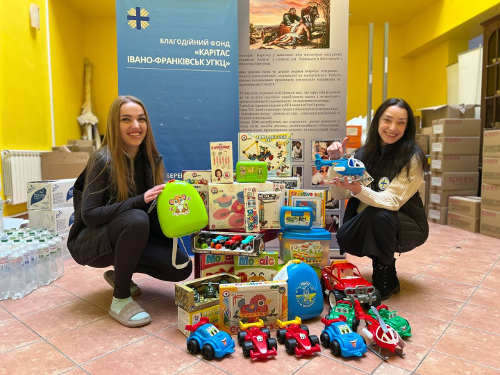 До Дня Святого Миколая: ТМ «ТехноК» передав іграшки Благодійному фонду «Карітас Івано-Франківськ»